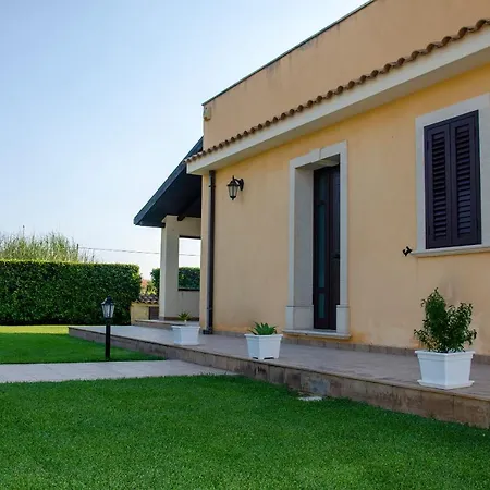 Holiday home La Tonnara Casesicule, Private Far 50 M From The Santa Maria Del Focallo