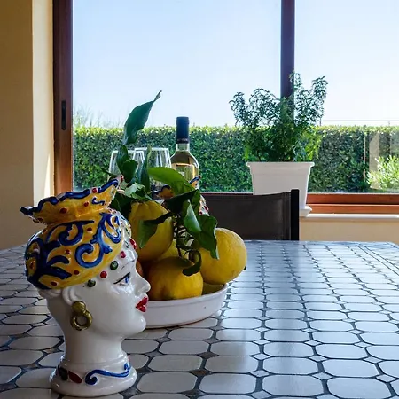 Holiday home La Tonnara Casesicule, Private Far 50 M From The Santa Maria Del Focallo